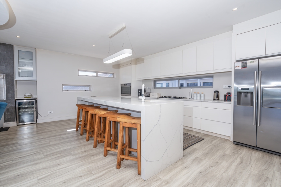 6 Bedroom Property for Sale in Myburgh Park Western Cape